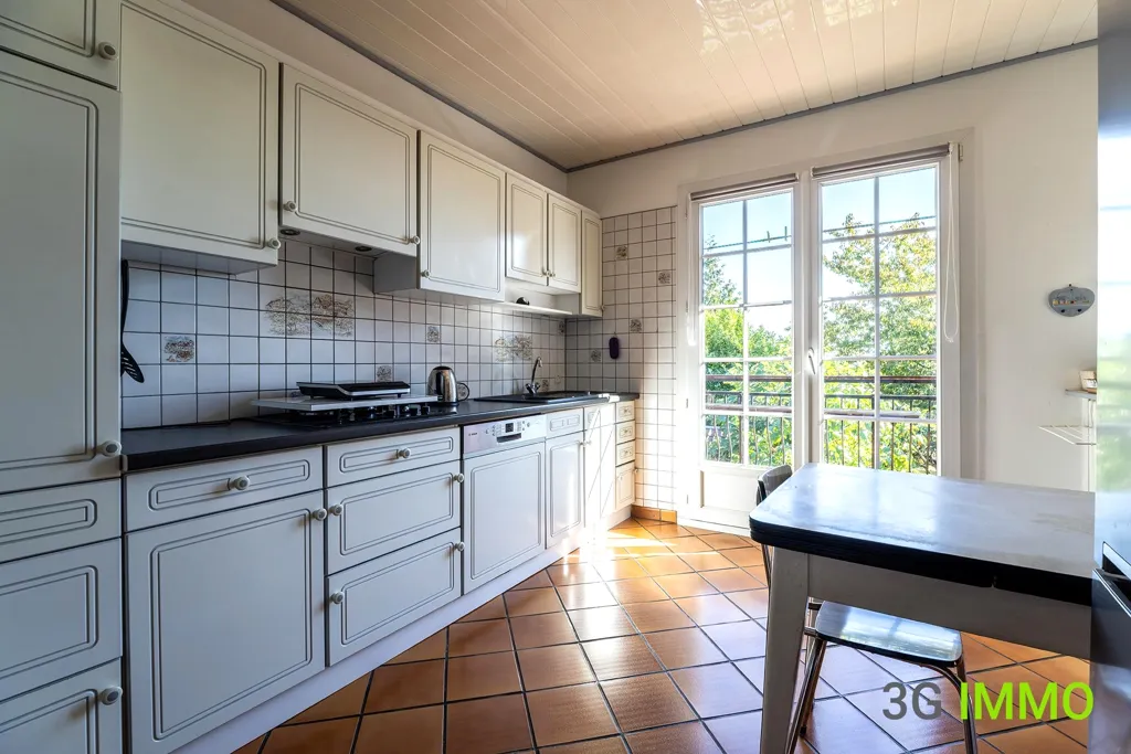 Cuisine - Maison Traditionnelle avec Jardin à Argenteuil