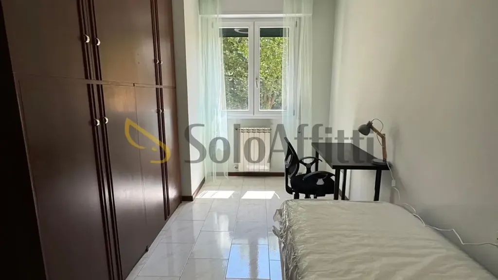 Chambres - 4-Bedroom Apartment in Quiet Area, Bologna