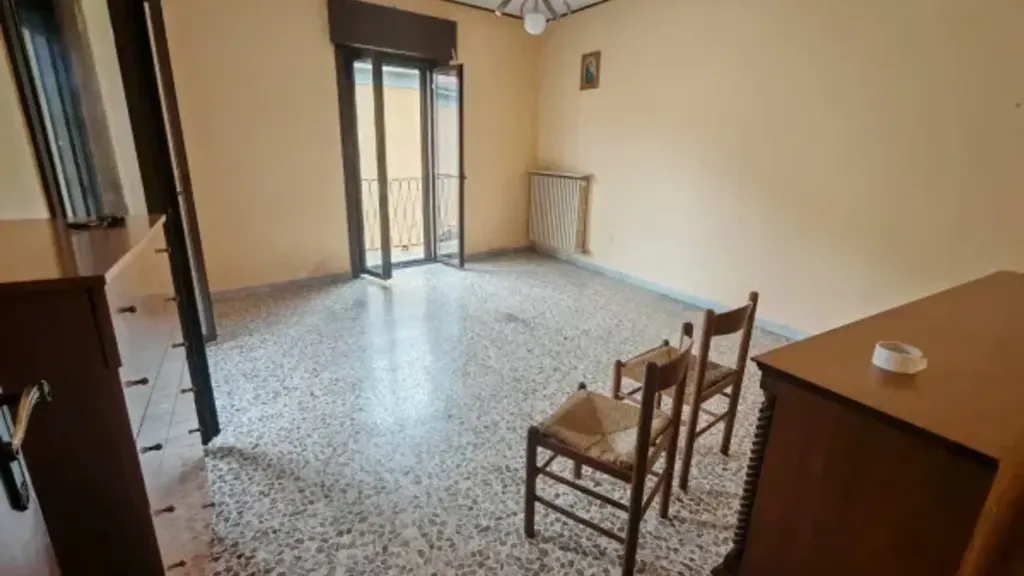 Bureau - Apartment with Balcony in Historic Triggio, Benevento