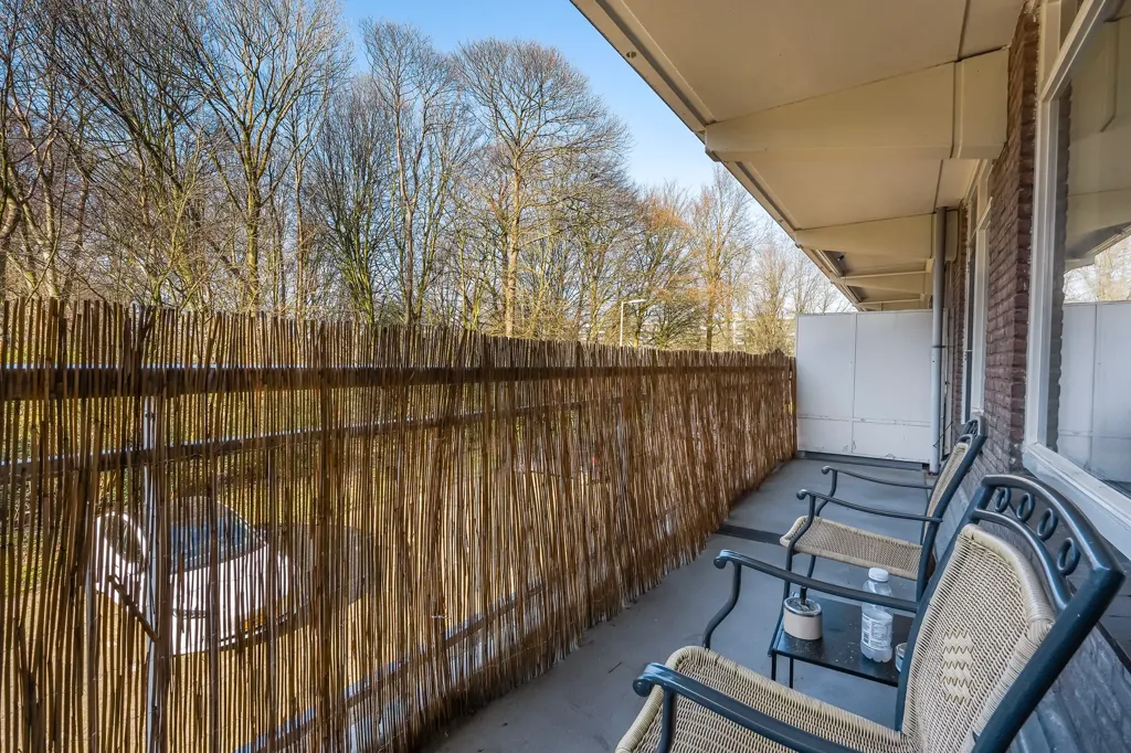 Balcon - 5-Bedroom Gallery Flat with Balcony in Leidschendam