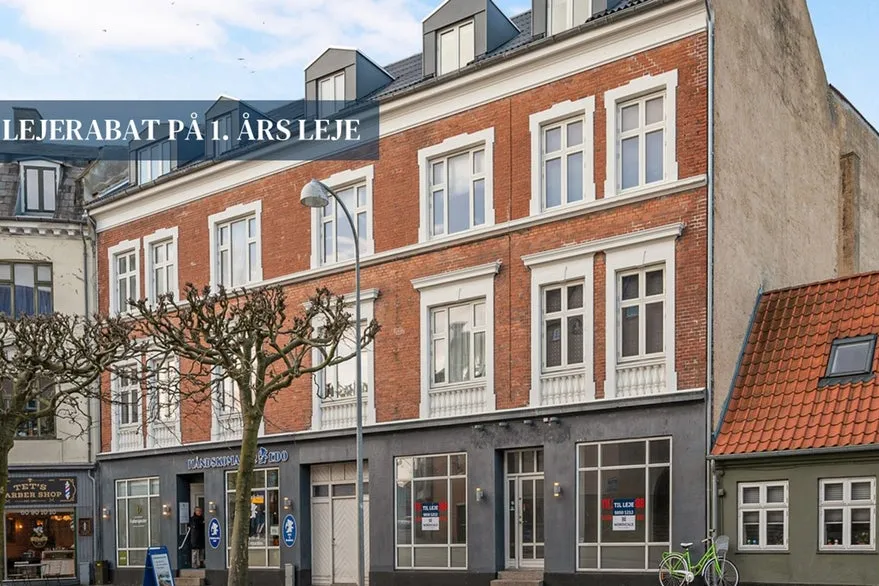 Extérieur - Commercial Space with Display Windows near Rådhuspladsen