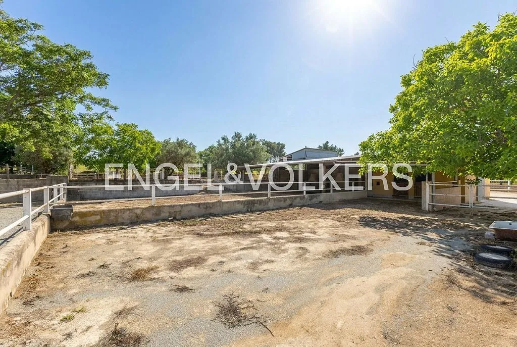 Aed - Equestrian Estate with Pool in Enguera