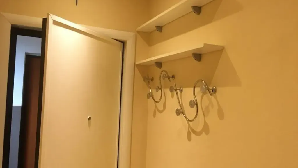 Esik - Fully Furnished Apartment in Historic Building, Parma