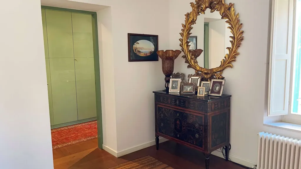 Esik - Restored Apartment with Central Location in Osimo