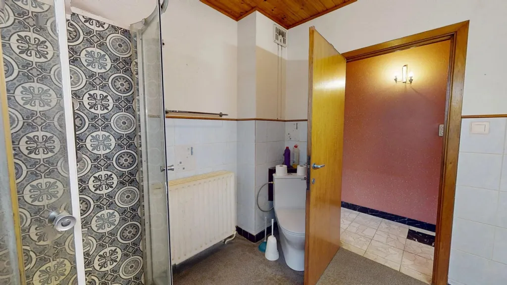 Salles de bain - Maison avec Jardin et Cheminée à Halanzy