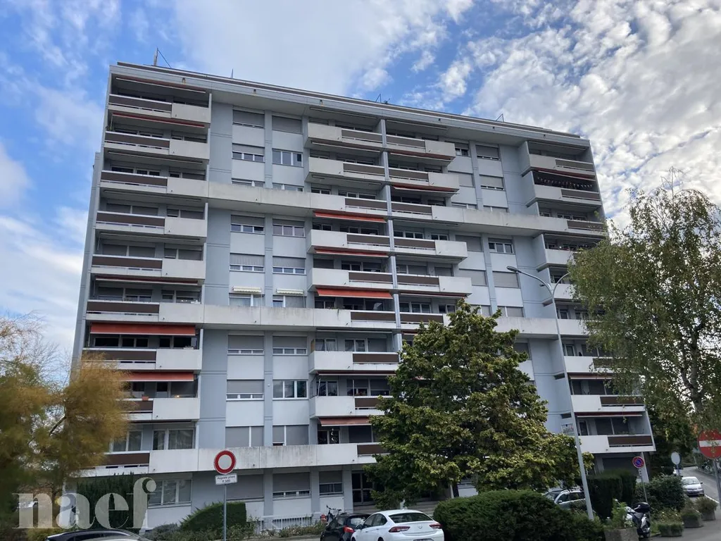 Exterior - Covered Parking in Le Grand-Saconnex
