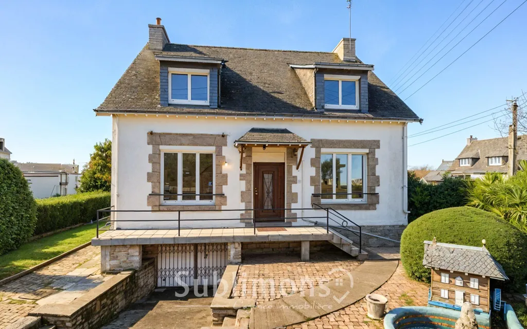 Extérieur - Maison Lumineuse avec Balcon au Centre d'Elven