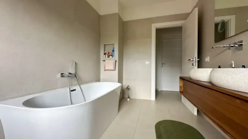 Vannitoad - Modernised Penthouse with Balconies in Parma