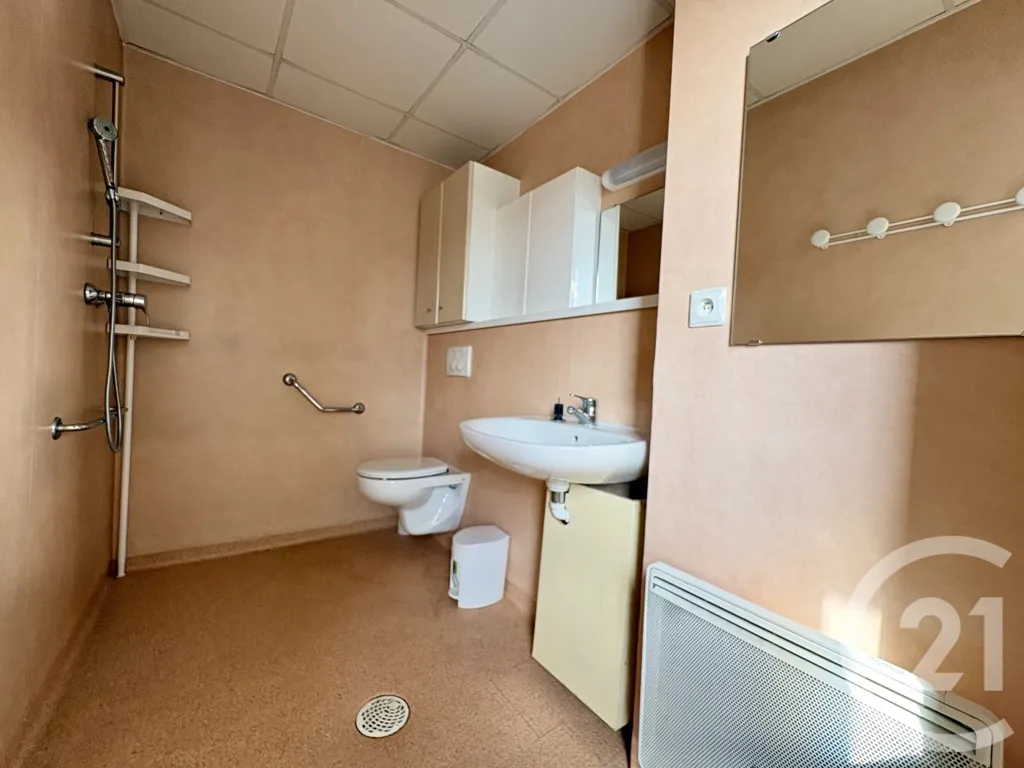 Badezimmer - City Centre Apartment with Balcony in Limoges