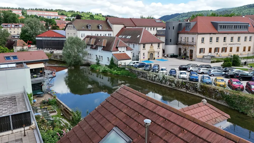 Appartement avec balcon et garage à Pontarlier