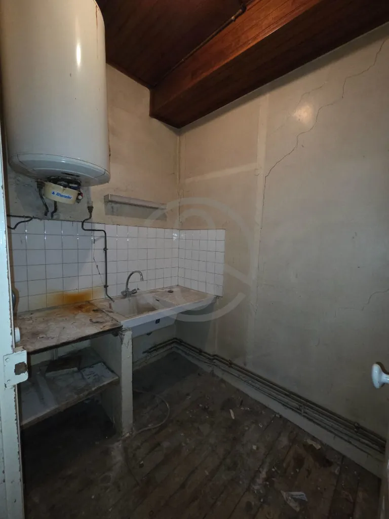 Cuisine - Maison de 9 Pièces avec Jardin au Centre de Viriville