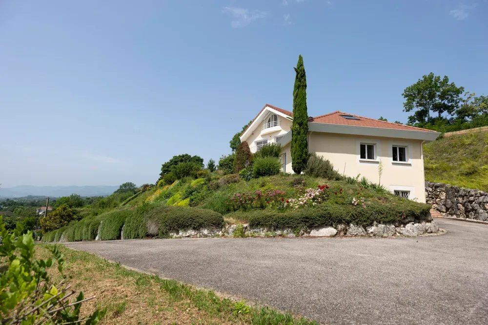 Välivaade - Refurbished House with Pool in Saint-Jean-de-Moirans