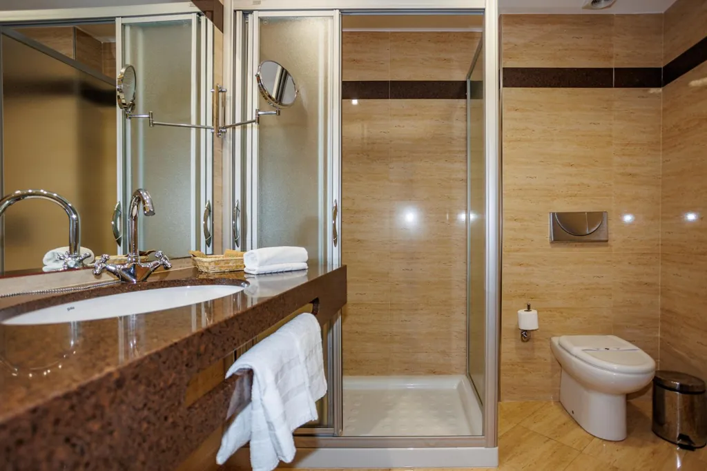 Bathrooms - Traditional Hotel with River View in Valadouro