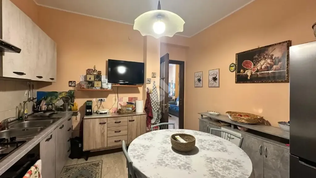 Köök - Three-Bedroom Apartment with Balcony in Crotone