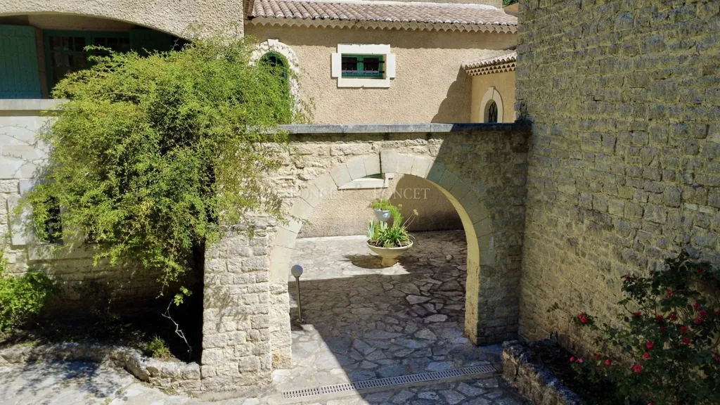 Aed - Villa with Pool in Provençal Gard