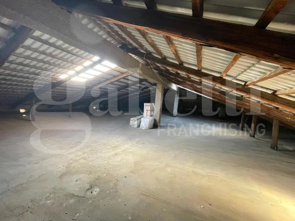 Pièces - Spacious Attic Storage in Nocera Inferiore