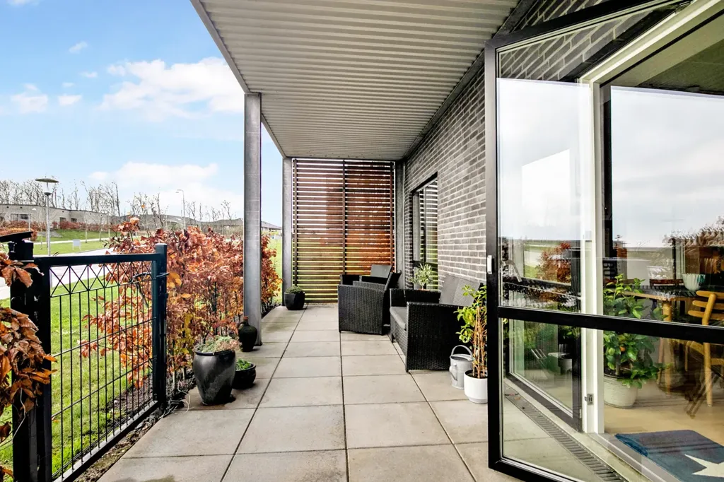 Balcony - Spacious 3-Bedroom Flat with Balcony in Aarhus