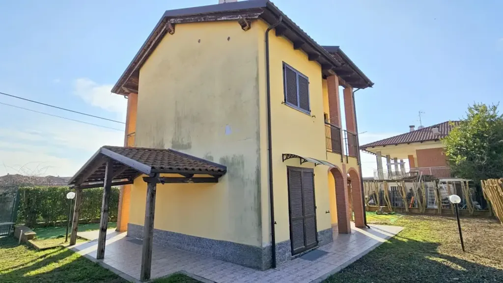 Välivaade - Detached Villa with Private Garden in Cigliano