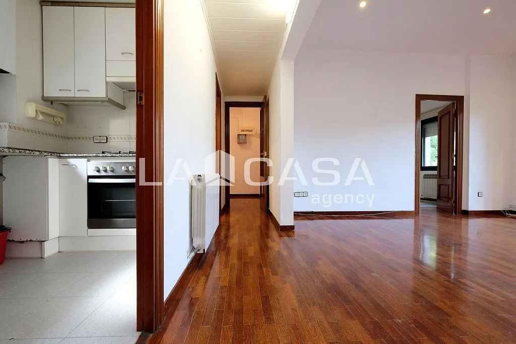 Elutuba - East-West Oriented Flat near Passeig Maragall
