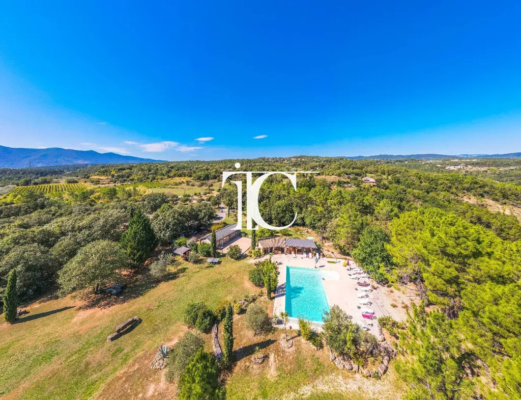 Vue aérienne - Villa avec Piscine et Jardin en Sud Ardèche
