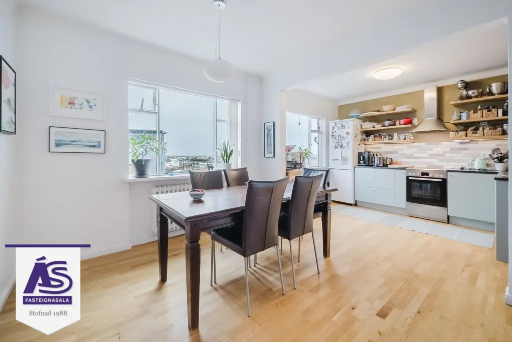 Sala da pranzo - 5-6 Bed Apartment with Sea View in Hafnarfjörður