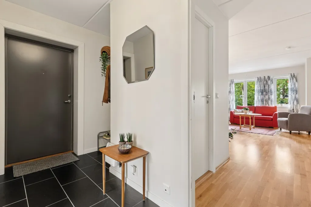 Esik - 3-Bedroom Apartment with Balcony in Hagan