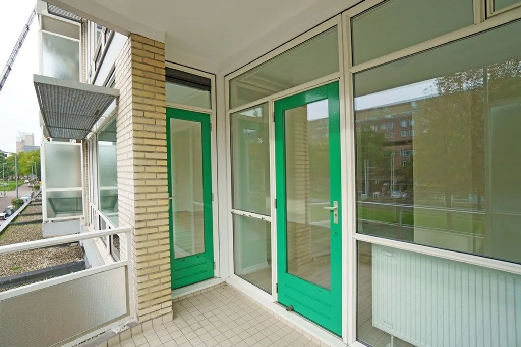 Rõdu - 3-Bedroom Gallery Flat with Balcony in Rotterdam Centre