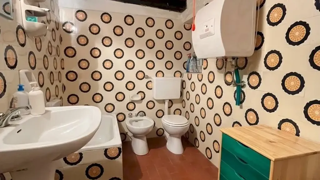 Salles de bain - Alpine Baita with Mountain Views in Canosio