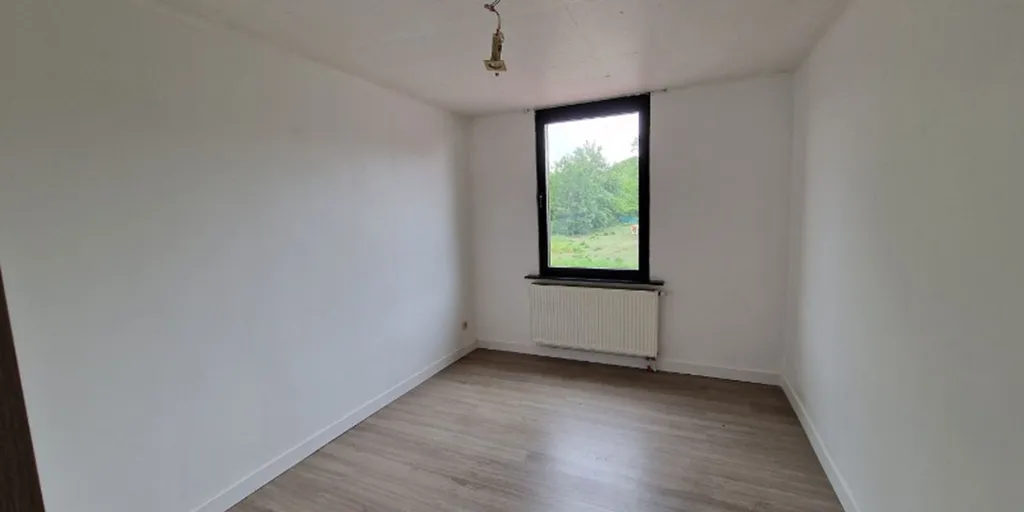 Toad - Renovatable House with Garden in Waasmunster