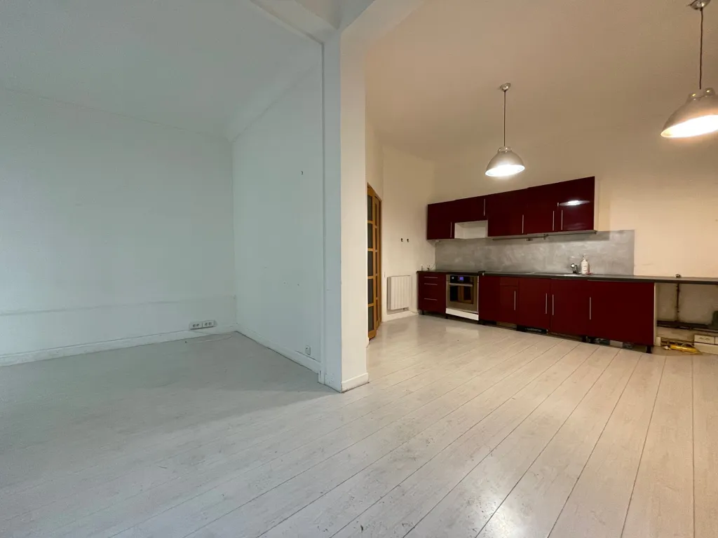 Cucina - 2/3-Piece Parisian Flat with High Ceilings