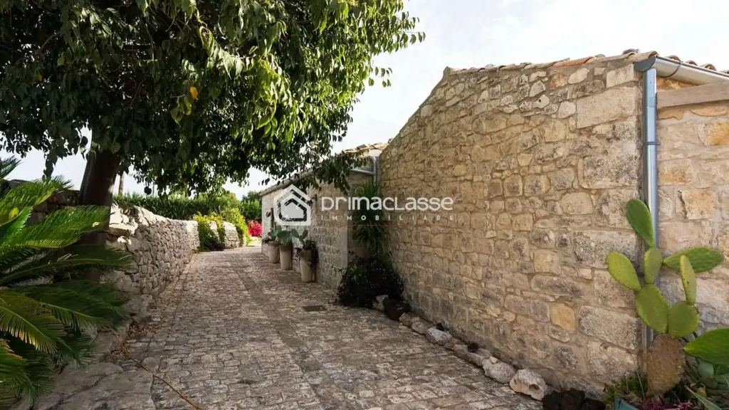 Giardino - Restored Casale with Pool in Modica Sorda