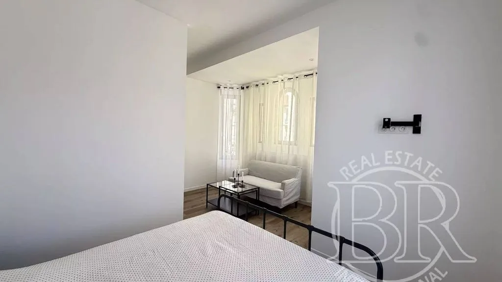 Chambres - Appartement Rénové avec Terrasse à Cannes