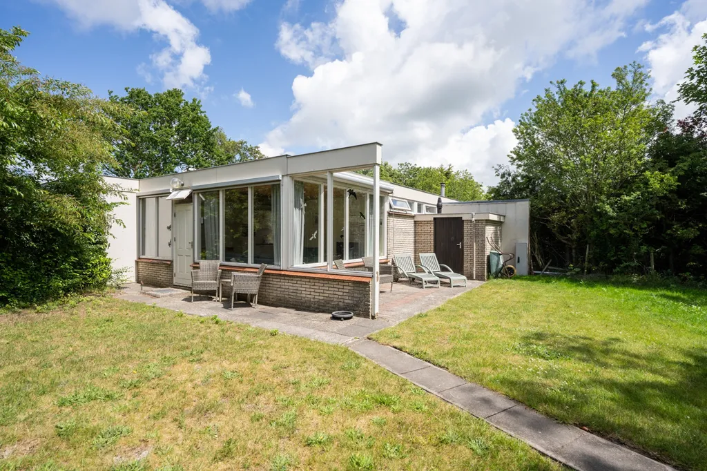 Giardino - Gabled Bungalow with Garden in De Koog