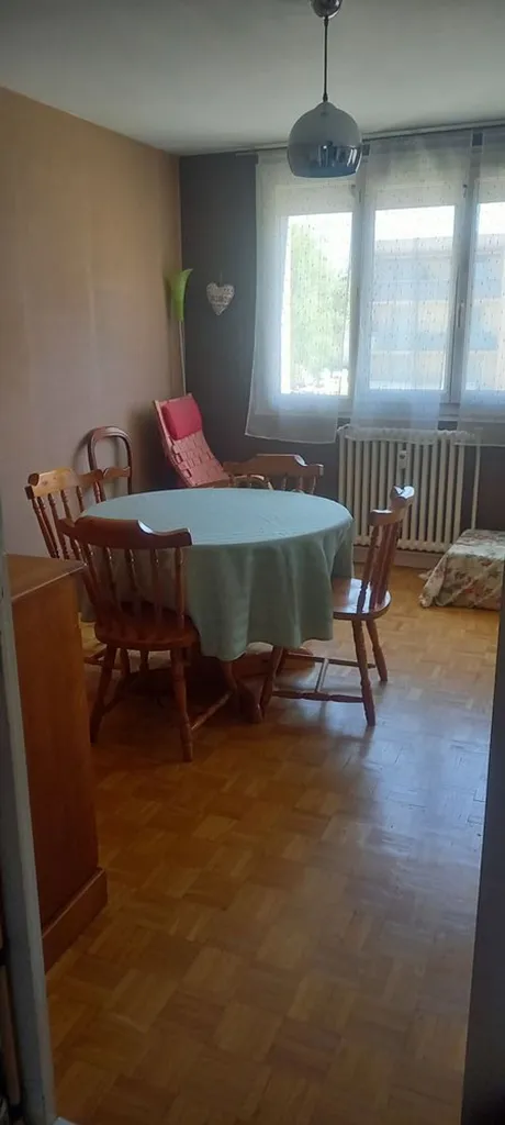 Sala da pranzo - 3-Bedroom Apartment with Balcony in City Centre