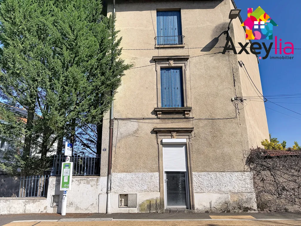 Välivaade - Renovable Building with Balcony in Roanne