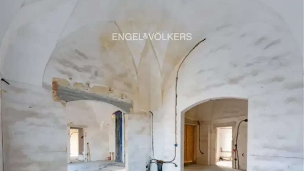 hallway_entrance
