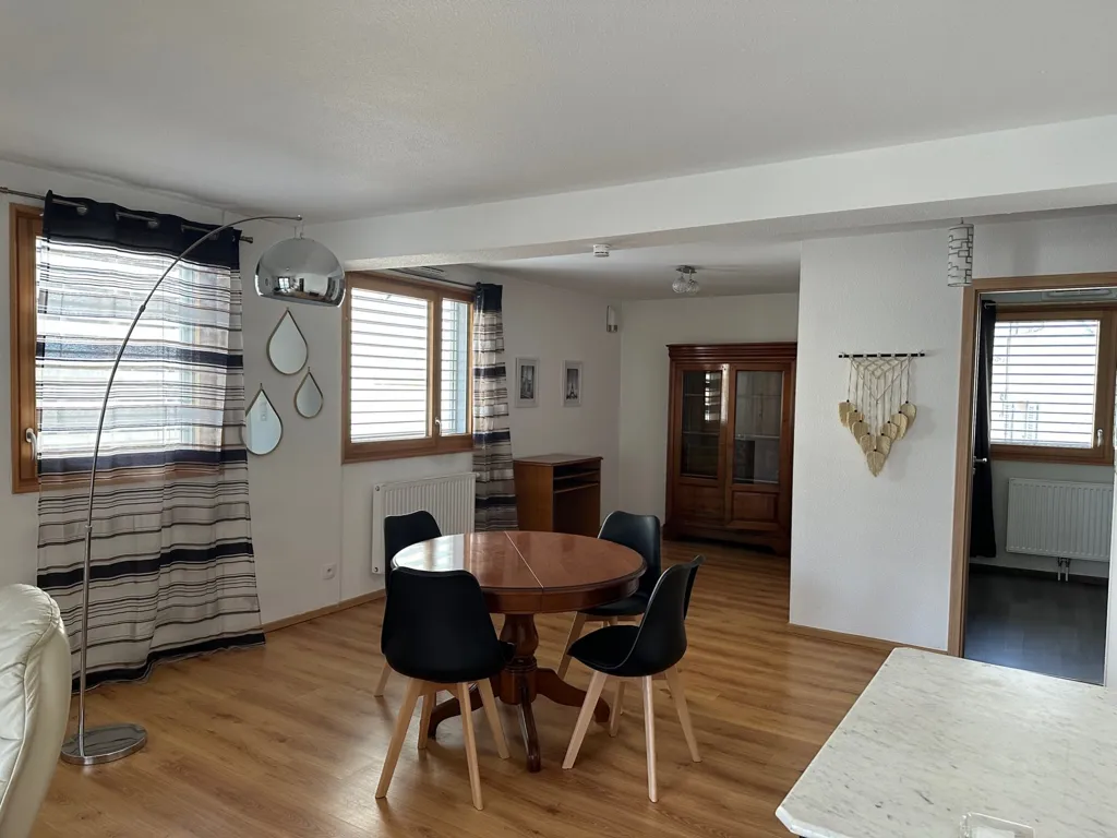 Salle à manger - Appartement avec balcon et garage à Pontarlier