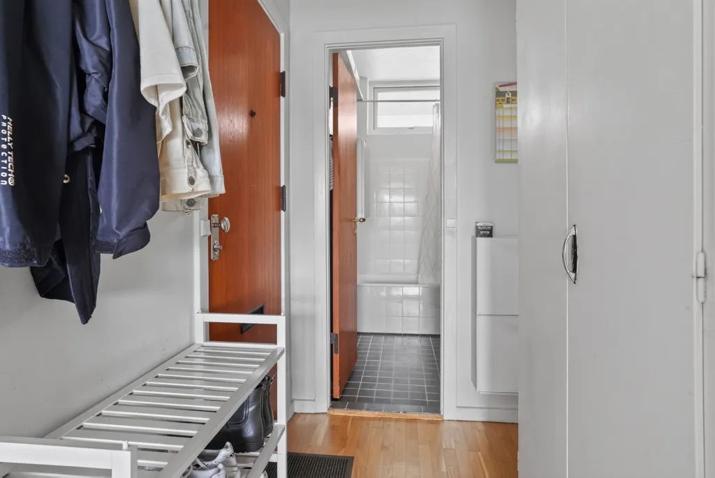Entrée - Apartment with Balcony in Central Søborg