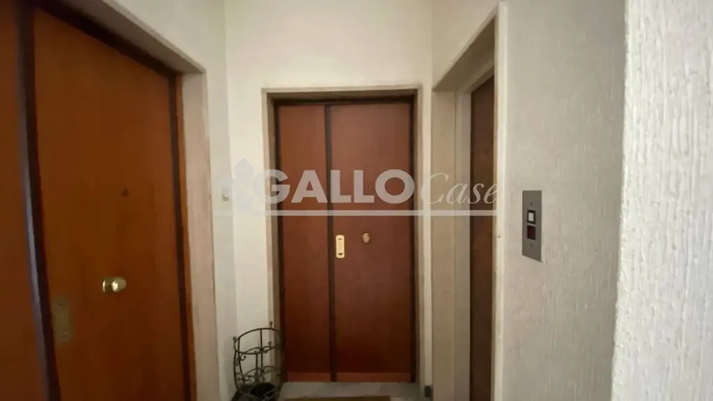 Esik - Bright Apartment with Balconies in Cosenza