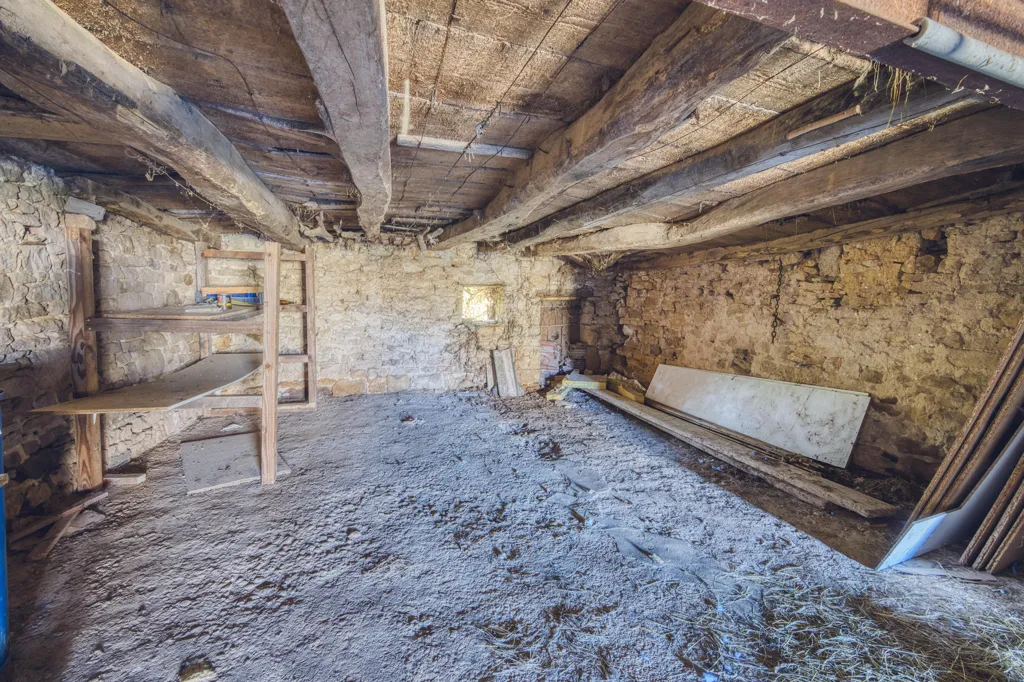 Pièces - Maison en Pierre avec Terrain à Bohas