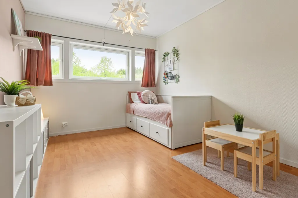 Magamistoad - 4-Bedroom Apartment with West-Facing Balcony in Trondheim