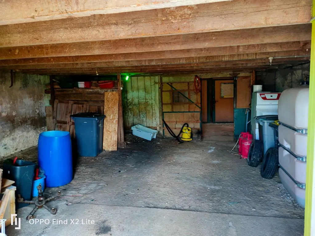 Garage - Maison en Pierre à Rénover avec Terrain à Surgères