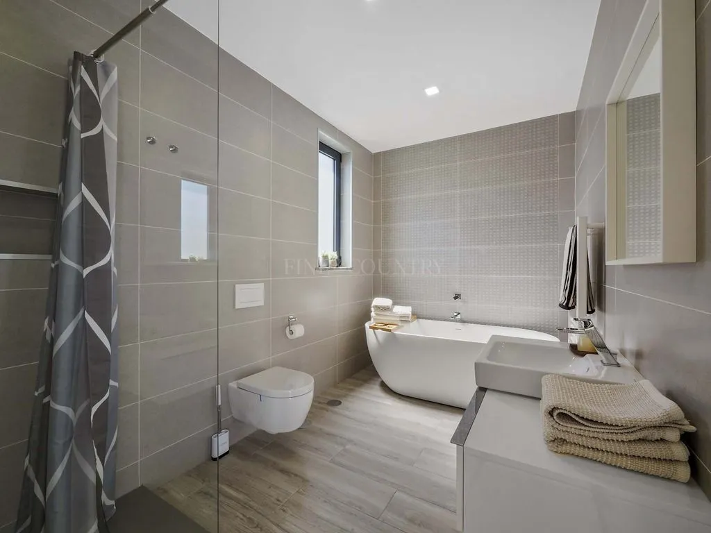 Salles de bain - Contemporary Villa with Pool in Lagoa