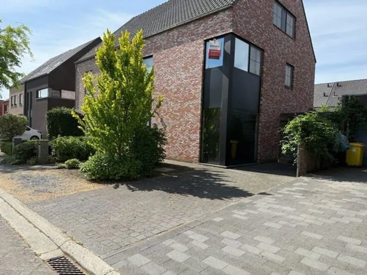 Esterno - Modern House with Terrace in Quiet Setting