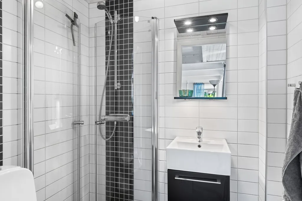 Salles de bain - Architectural Villa with Sea View in Kalmar