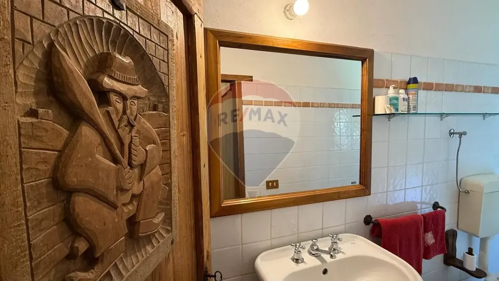 Salles de bain - Rustic Stone Cottage with Panoramic Views in Bagni di Lucca