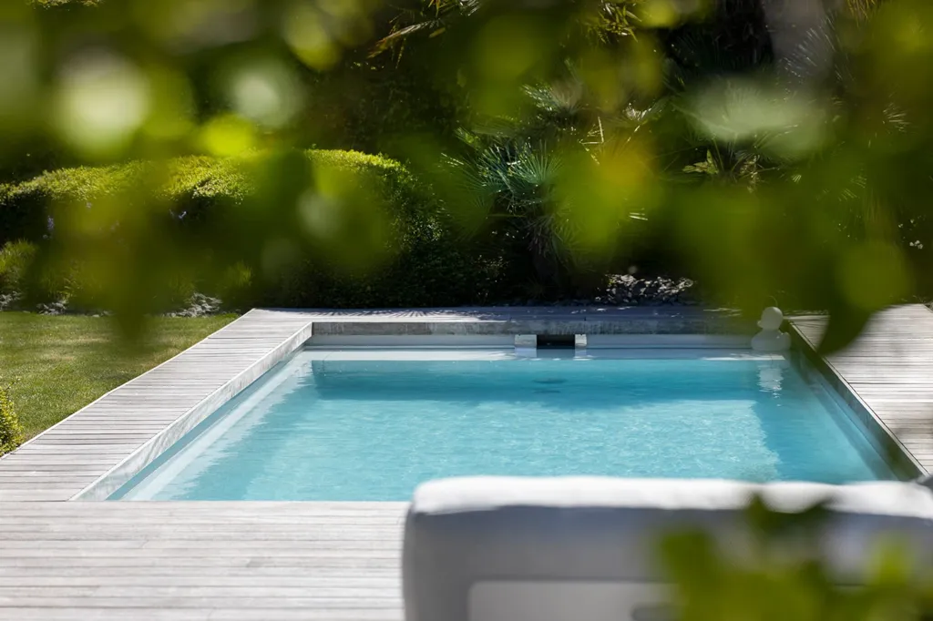 Piscine - Maison Rénovée avec Piscine à Sint-Eloois-Winkel