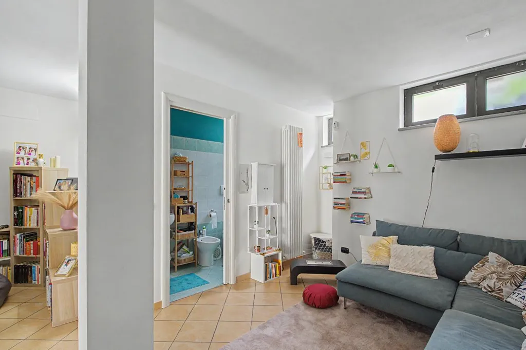 Soggiorno - Three-bedroom Apartment with Terrace in Parma