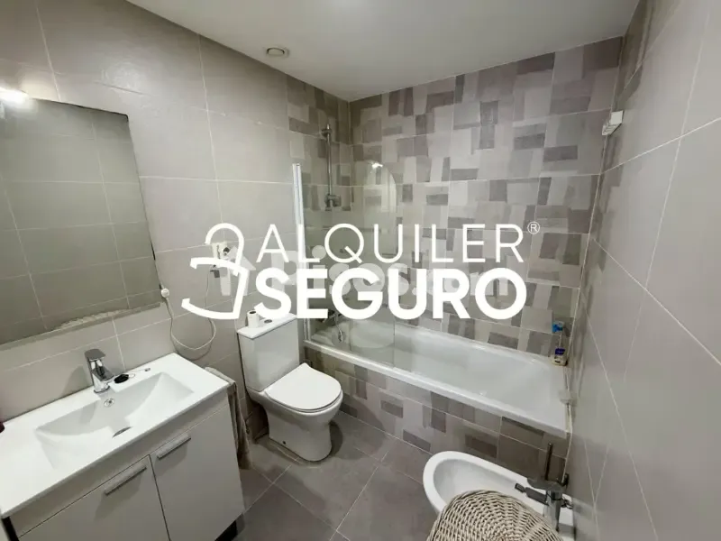 Salles de bain - Spacious Flat with Terrace in Torrejón de la Calzada