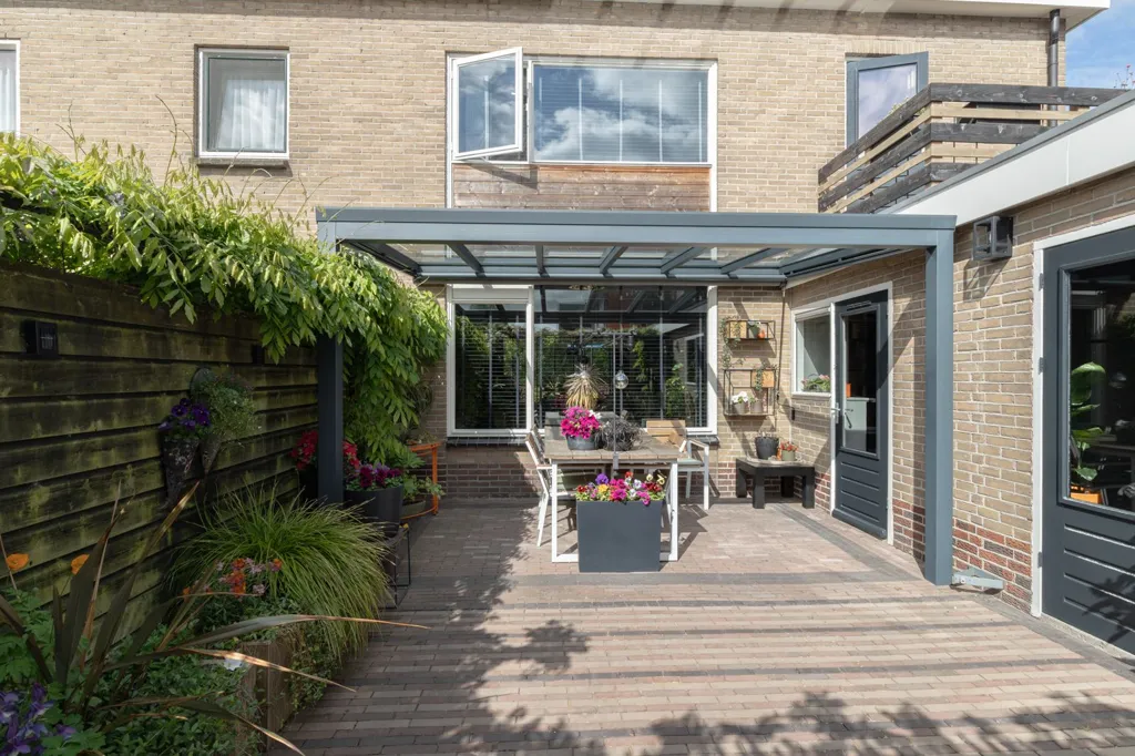 Terrass - Half Duplex with Solar Panels in Central Location